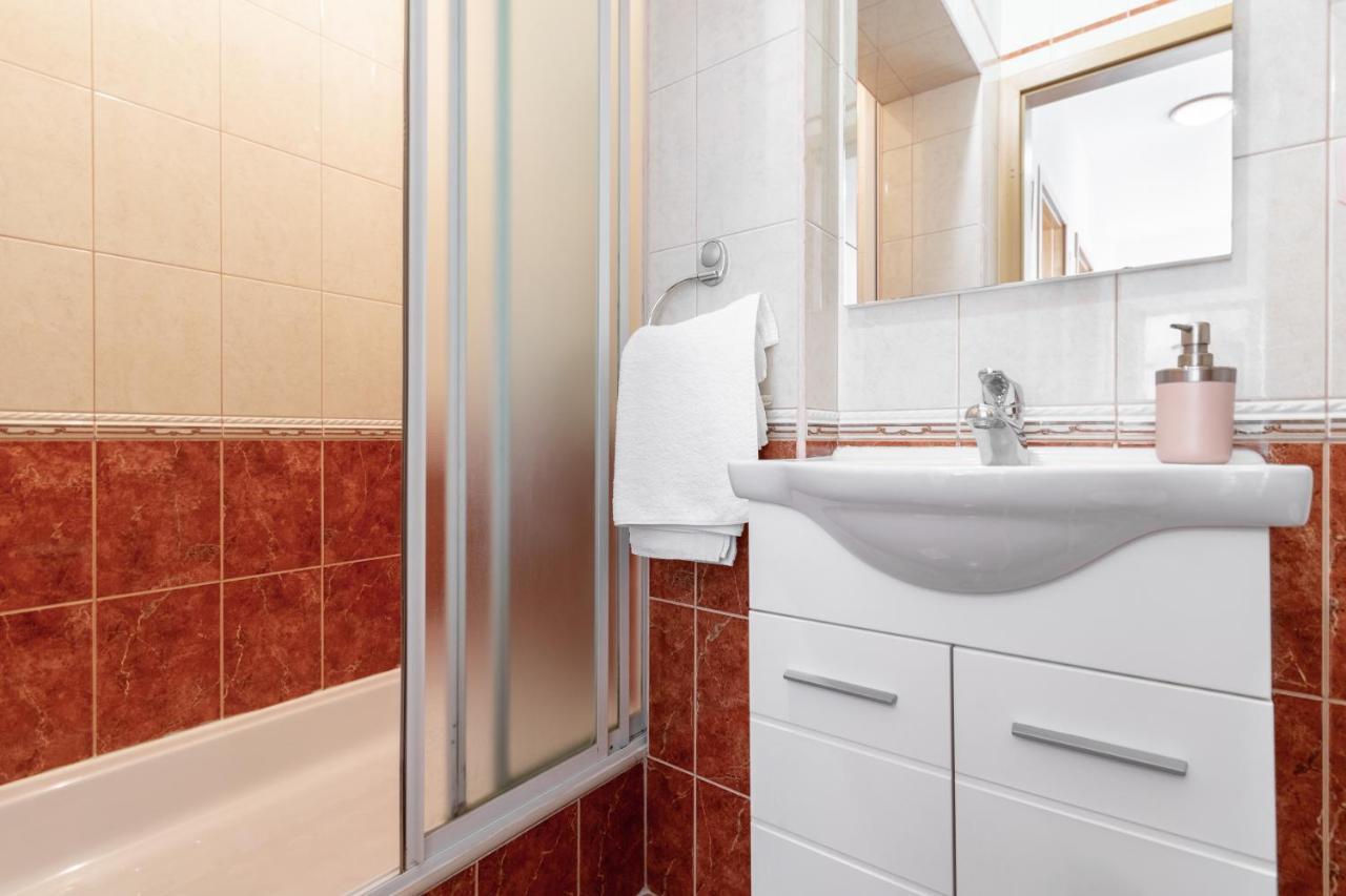 Apartmani Roko Baška Voda Zewnętrze zdjęcie
